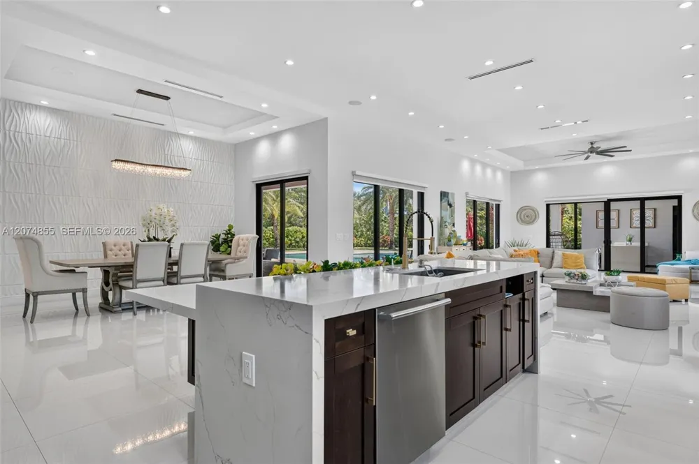 10352 NW 131st St Hialeah Gardens, FL 33018