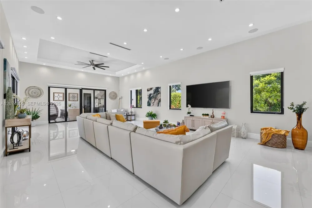 10352 NW 131st St Hialeah Gardens, FL 33018