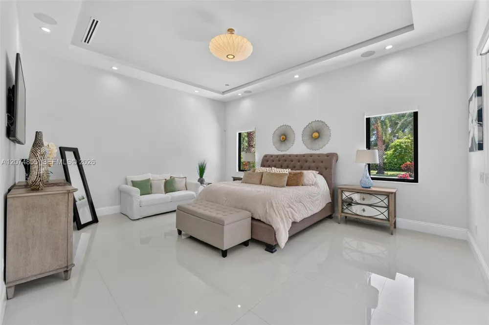 10352 NW 131st St Hialeah Gardens, FL 33018
