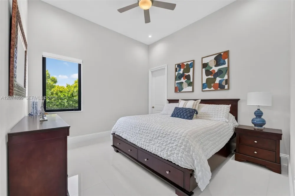 10352 NW 131st St Hialeah Gardens, FL 33018