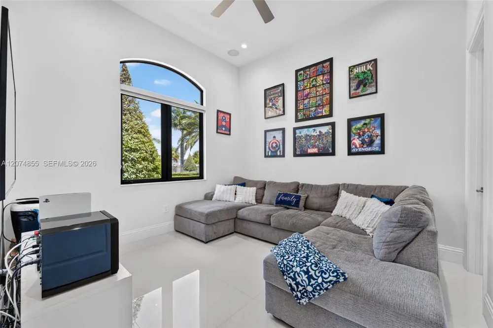 10352 NW 131st St Hialeah Gardens, FL 33018