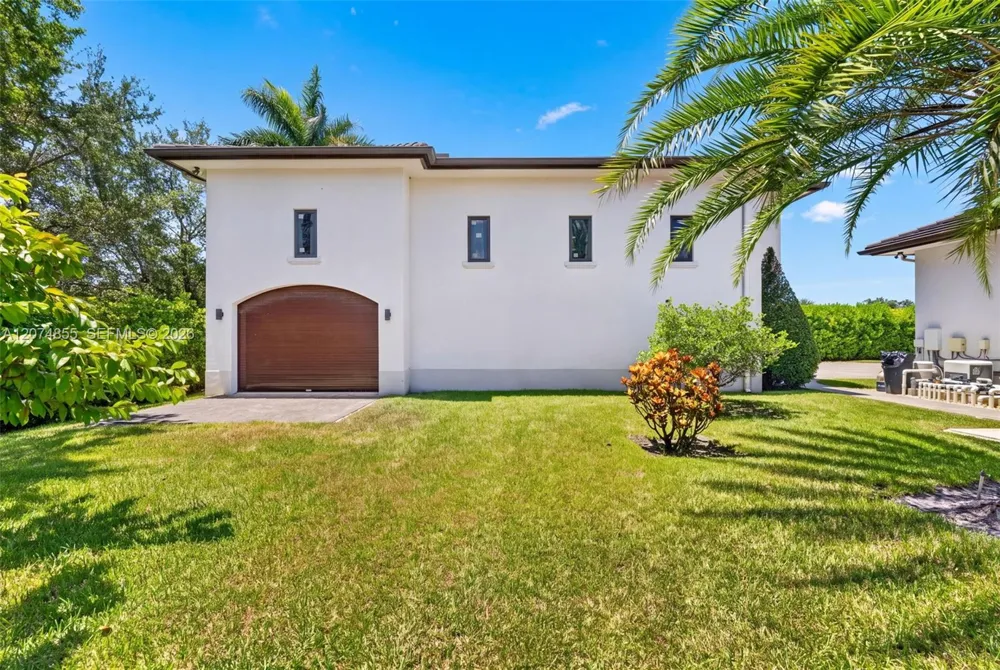 10352 NW 131st St Hialeah Gardens, FL 33018