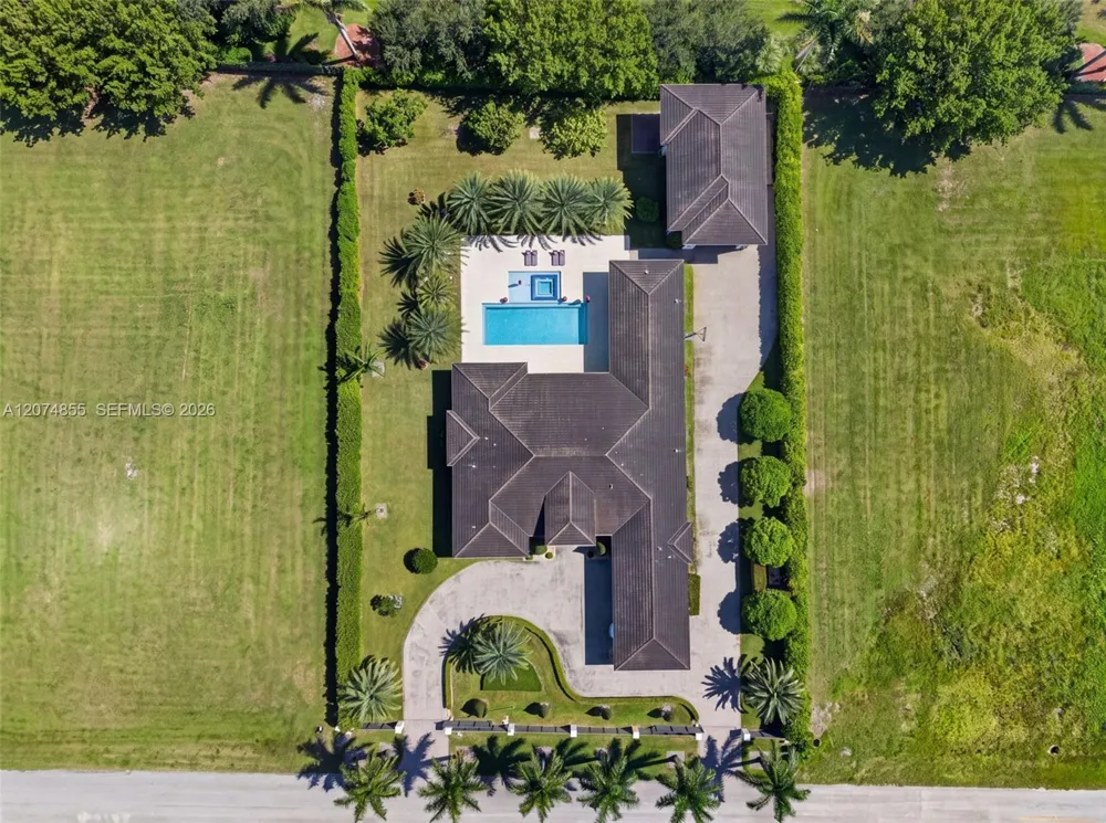 10352 NW 131st St Hialeah Gardens, FL 33018