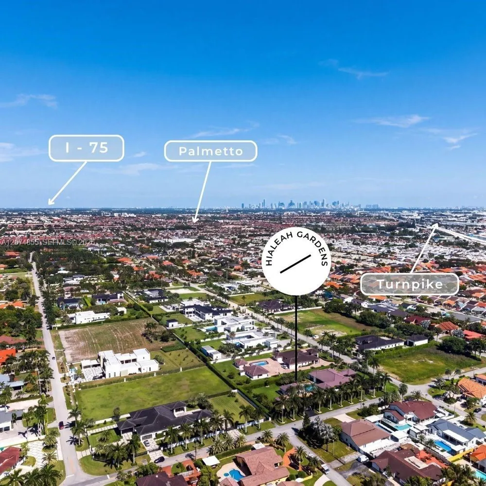 10352 NW 131st St Hialeah Gardens, FL 33018