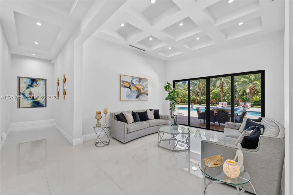 10352 NW 131st St Hialeah Gardens, FL 33018