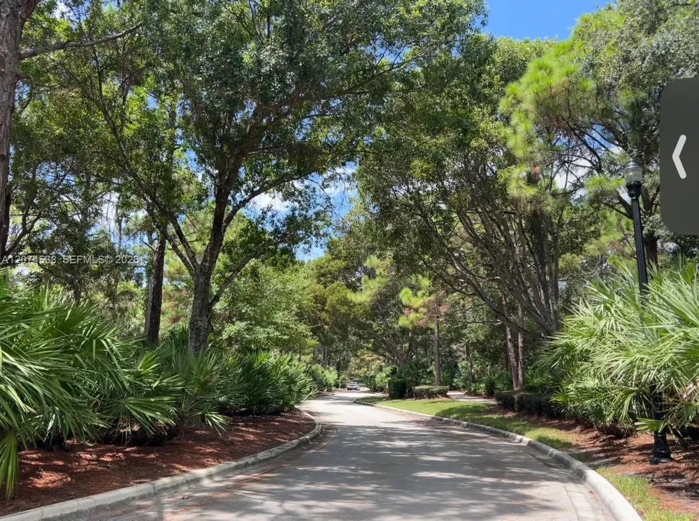 425 Pumpkin Dr Palm Beach Gardens, FL 33410