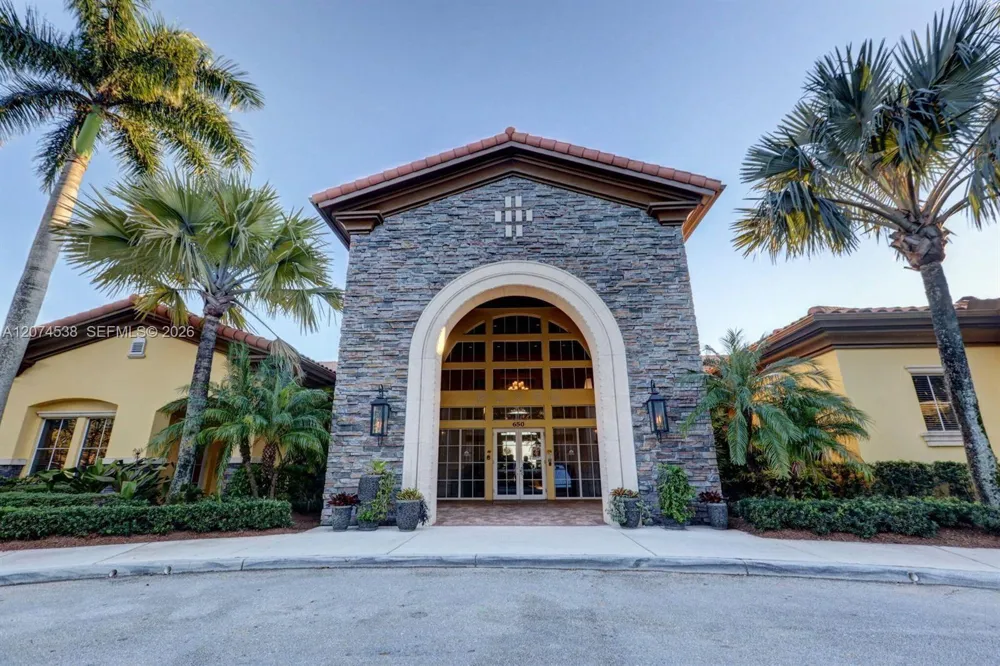 425 Pumpkin Dr Palm Beach Gardens, FL 33410