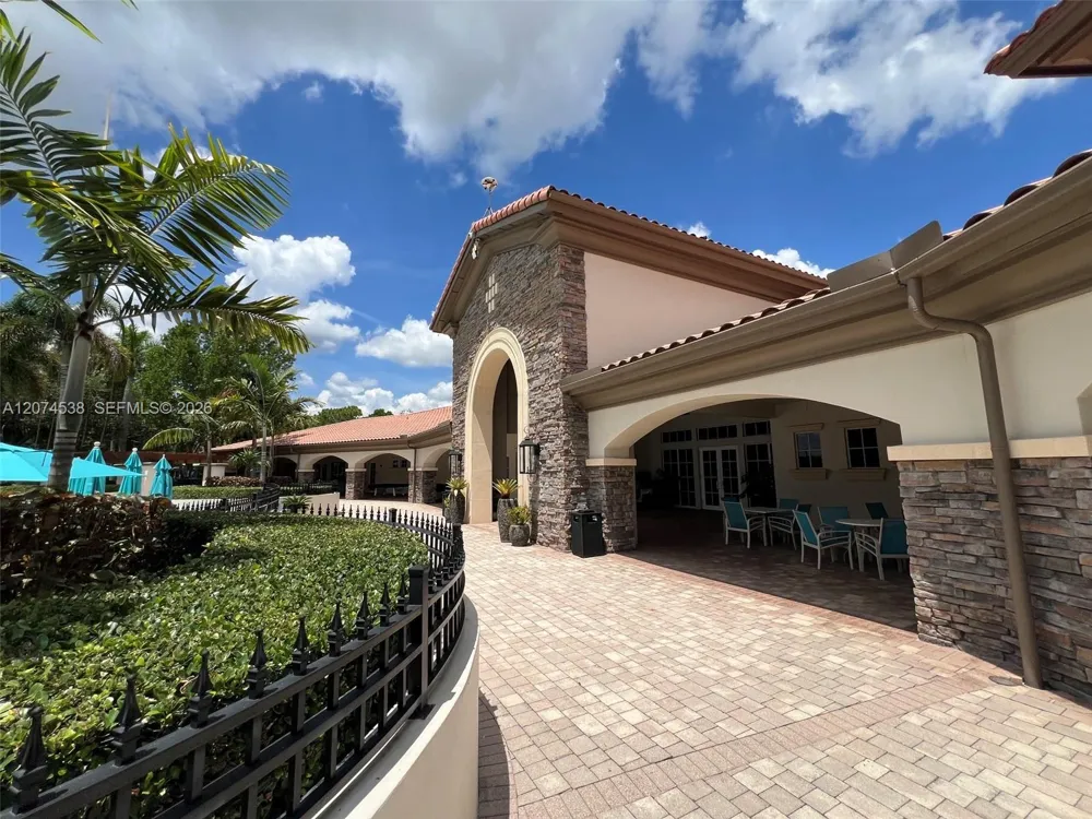 425 Pumpkin Dr Palm Beach Gardens, FL 33410
