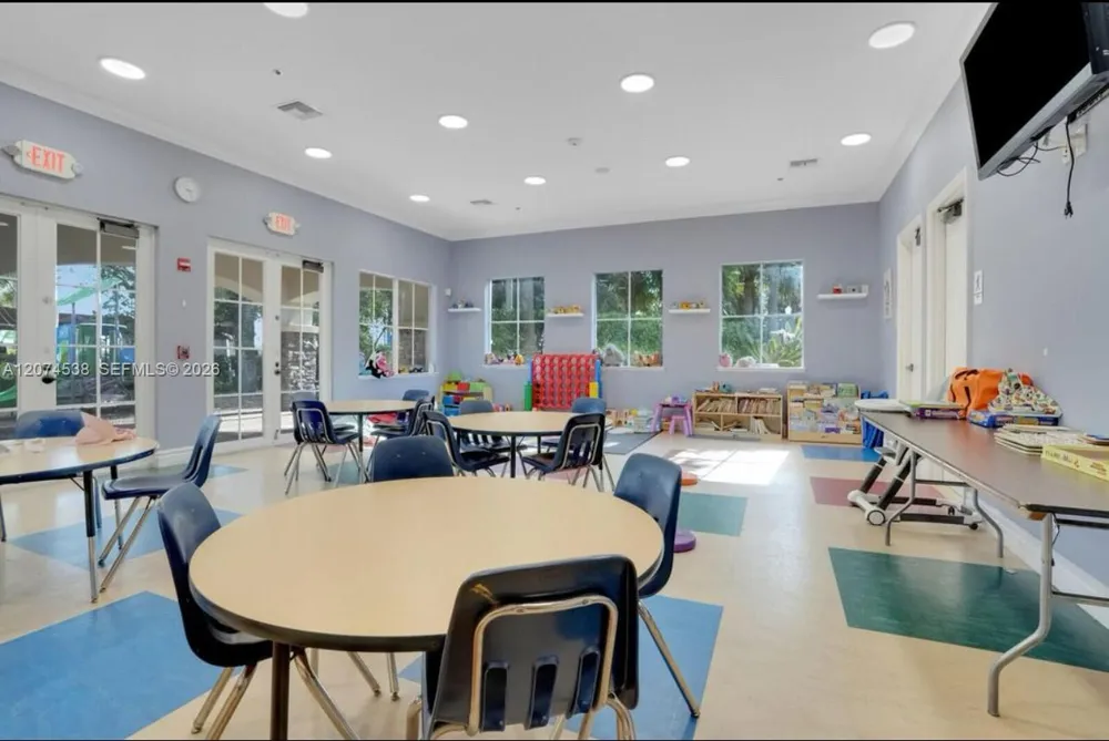 425 Pumpkin Dr Palm Beach Gardens, FL 33410