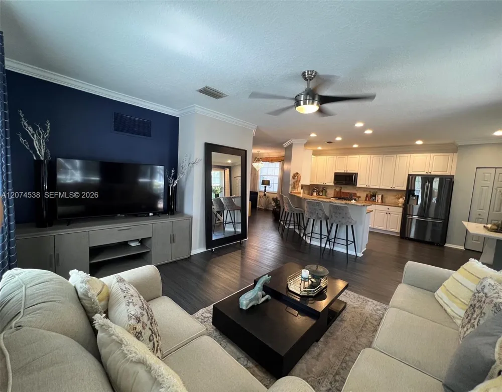 425 Pumpkin Dr Palm Beach Gardens, FL 33410
