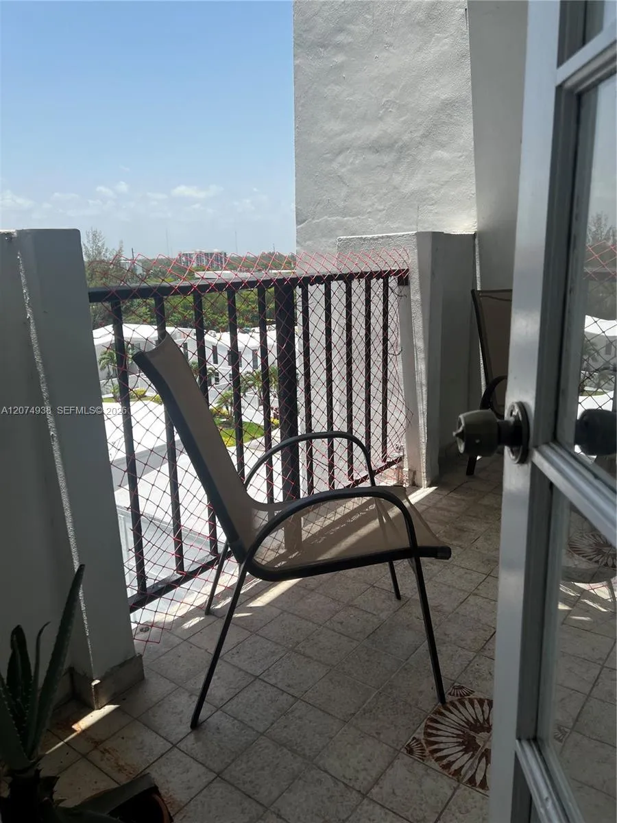 2750 NE 183rd St #807 Aventura, FL 33160