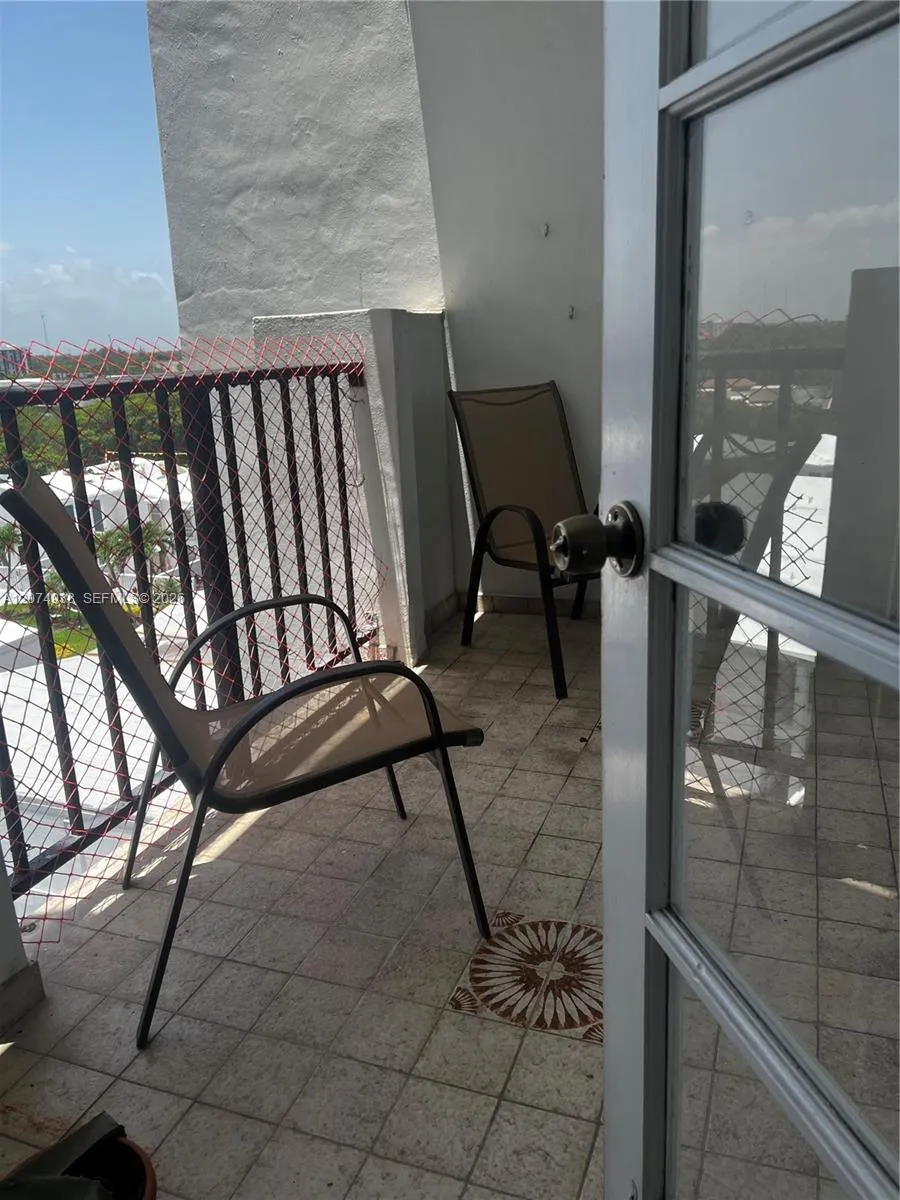 2750 NE 183rd St #807 Aventura, FL 33160