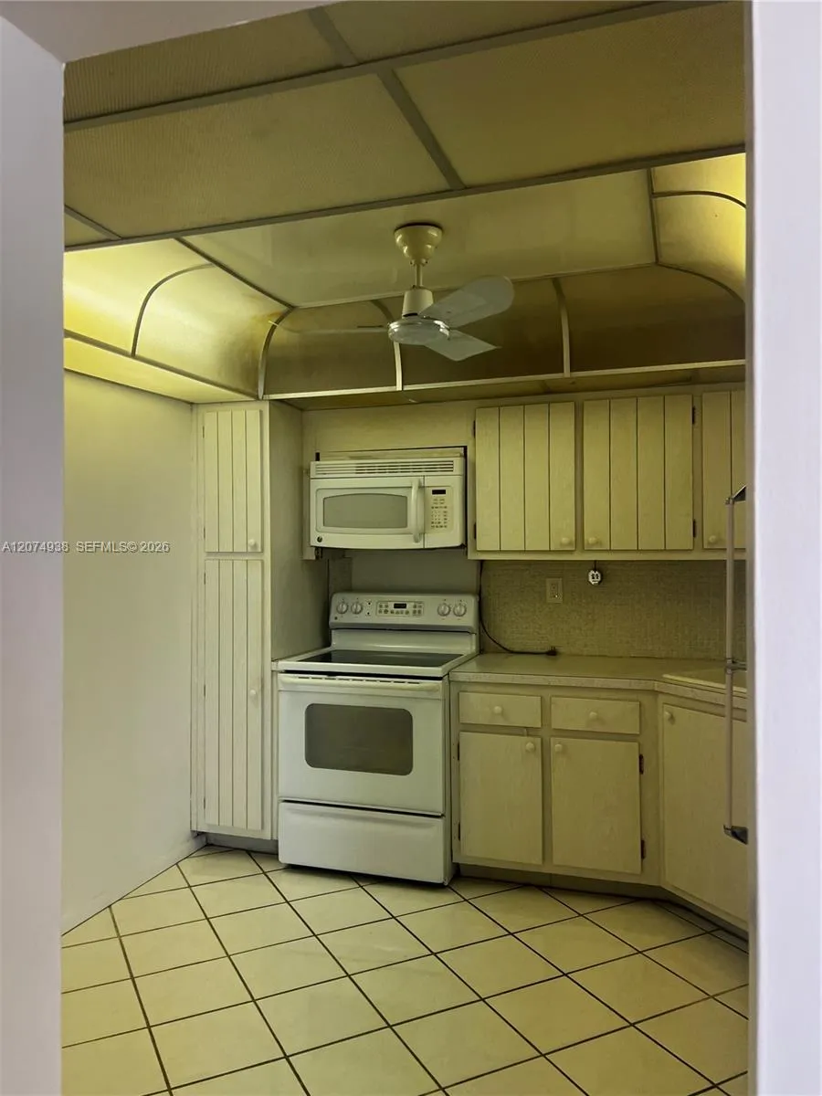2750 NE 183rd St #807 Aventura, FL 33160