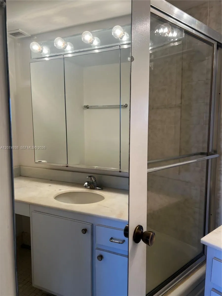 2750 NE 183rd St #807 Aventura, FL 33160