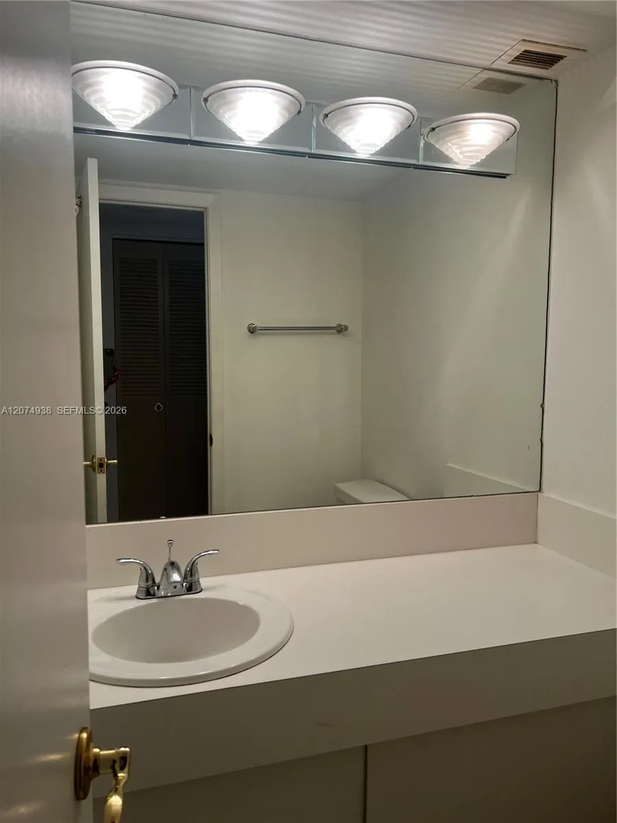 2750 NE 183rd St #807 Aventura, FL 33160