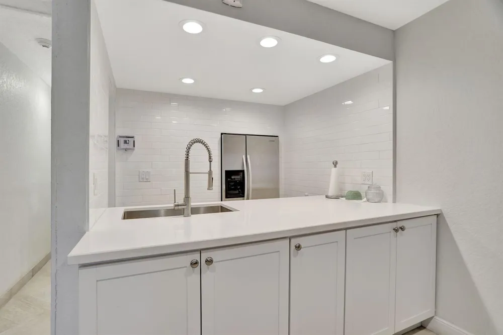 1069 Hillsboro Mile #606 Hillsboro Beach, FL 33062