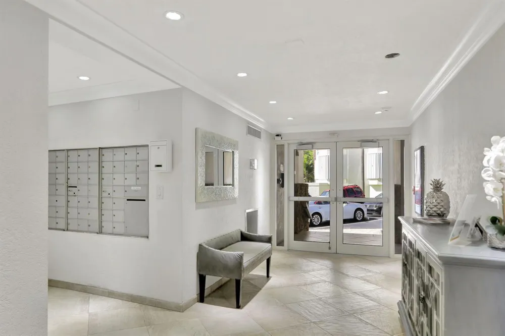 1069 Hillsboro Mile #606 Hillsboro Beach, FL 33062