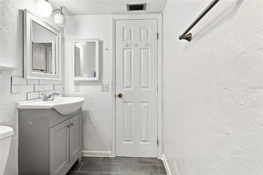 570 BAHIA CIRCLE #B ocala, FL 34472