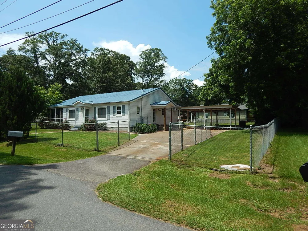 201 Vinson ST Byron, GA 31008