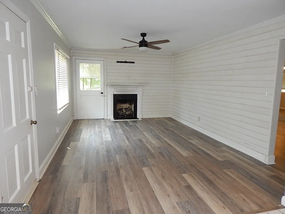 201 Vinson ST Byron, GA 31008