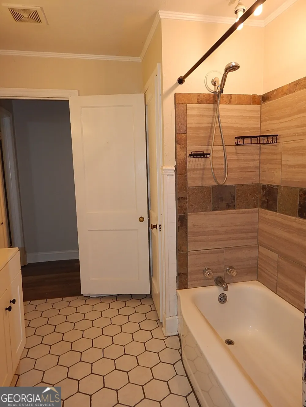 201 Vinson ST Byron, GA 31008
