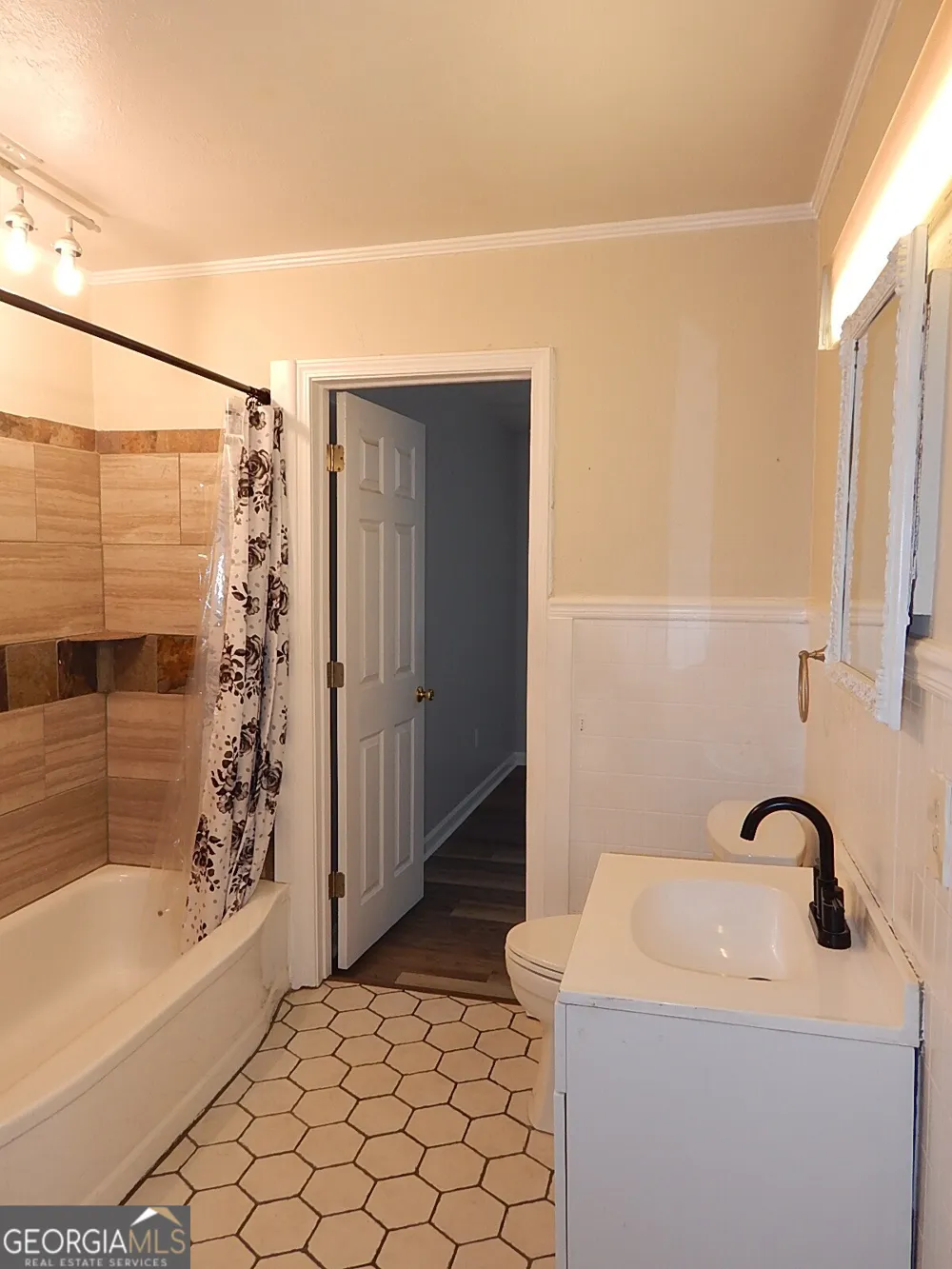 201 Vinson ST Byron, GA 31008