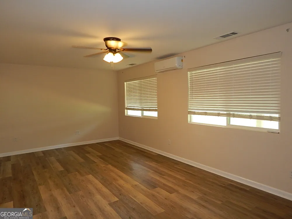 201 Vinson ST Byron, GA 31008