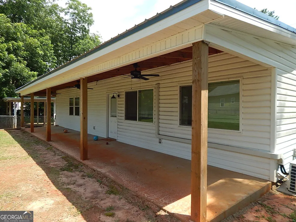 201 Vinson ST Byron, GA 31008