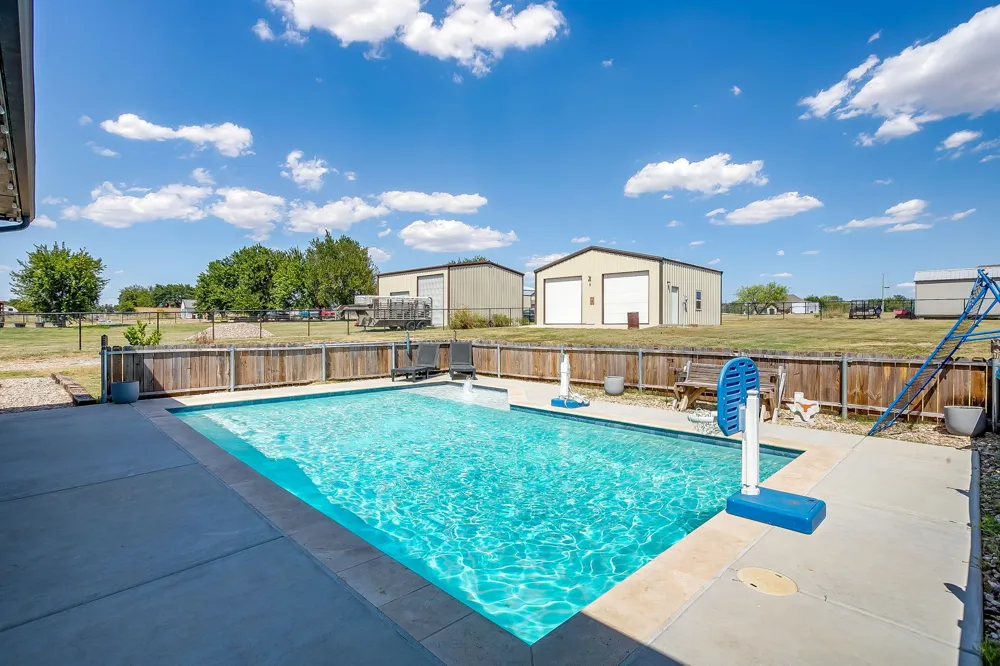 8032 County Road 1006 Godley, TX 76044
