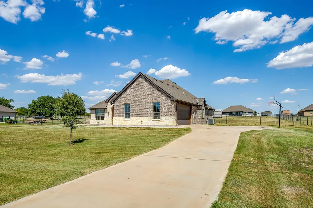 8032 County Road 1006 Godley, TX 76044
