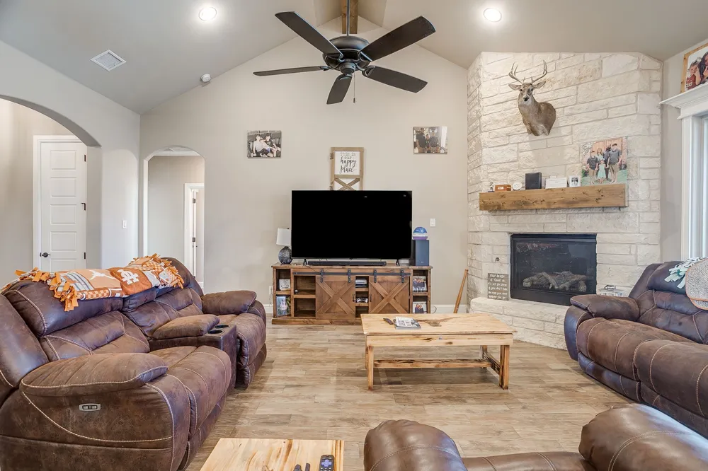 8032 County Road 1006 Godley, TX 76044
