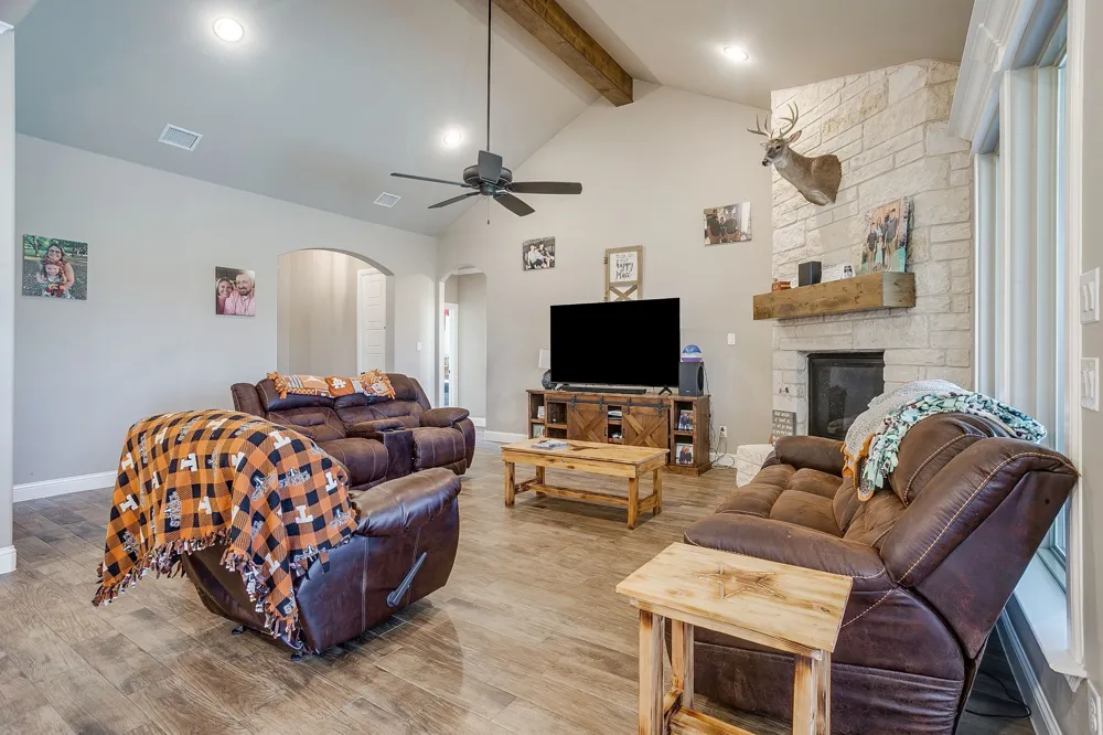 8032 County Road 1006 Godley, TX 76044