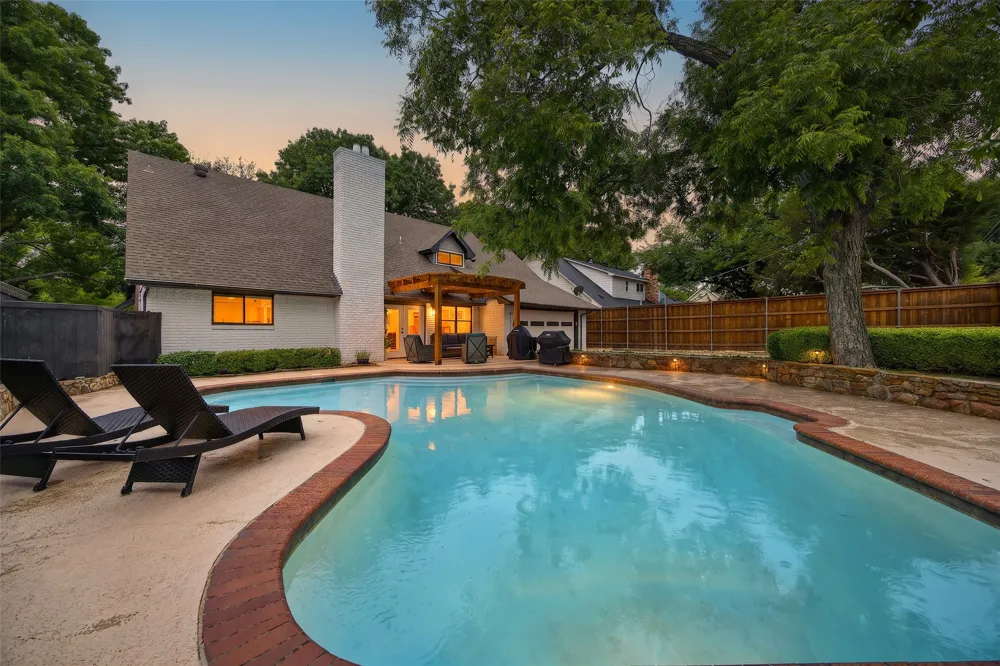 9827 Vistadale Drive Dallas, TX 75238