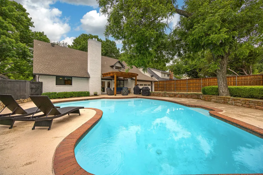 9827 Vistadale Drive Dallas, TX 75238