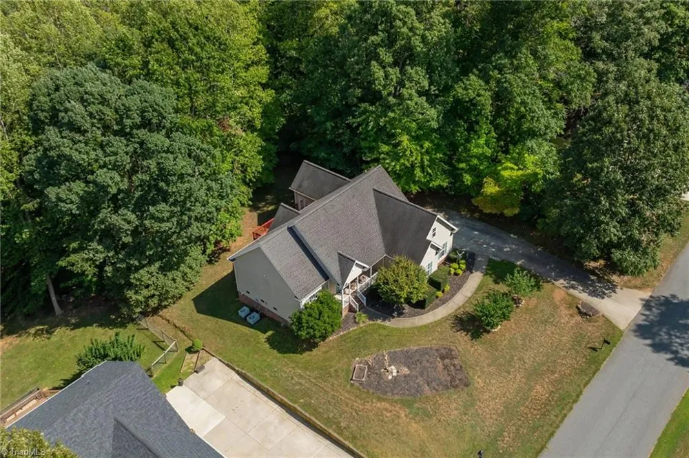 7702 Perthshire Drive Oak Ridge, NC 27310