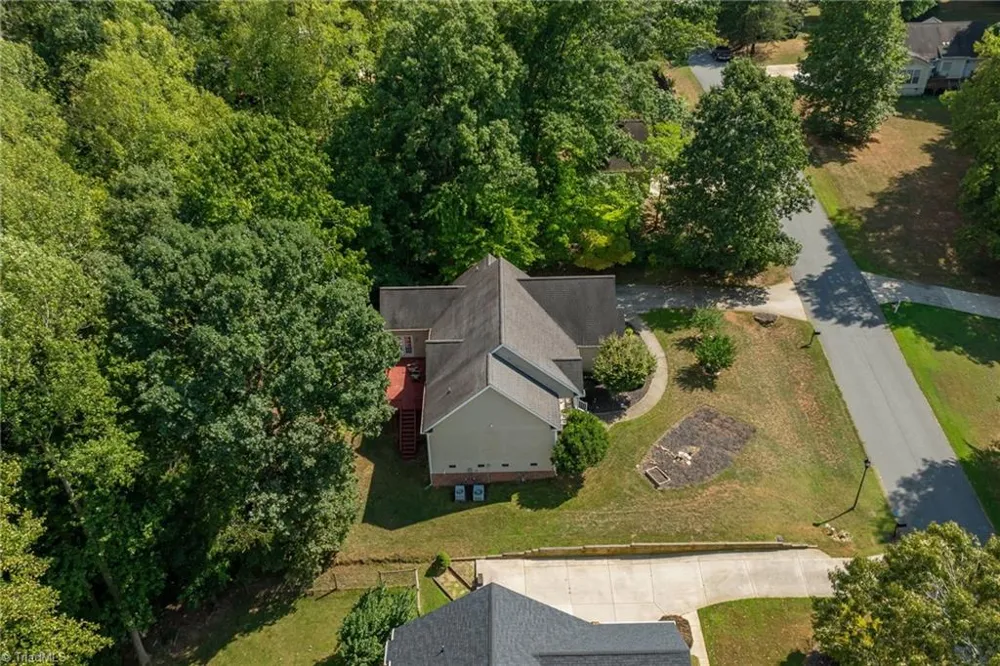 7702 Perthshire Drive Oak Ridge, NC 27310