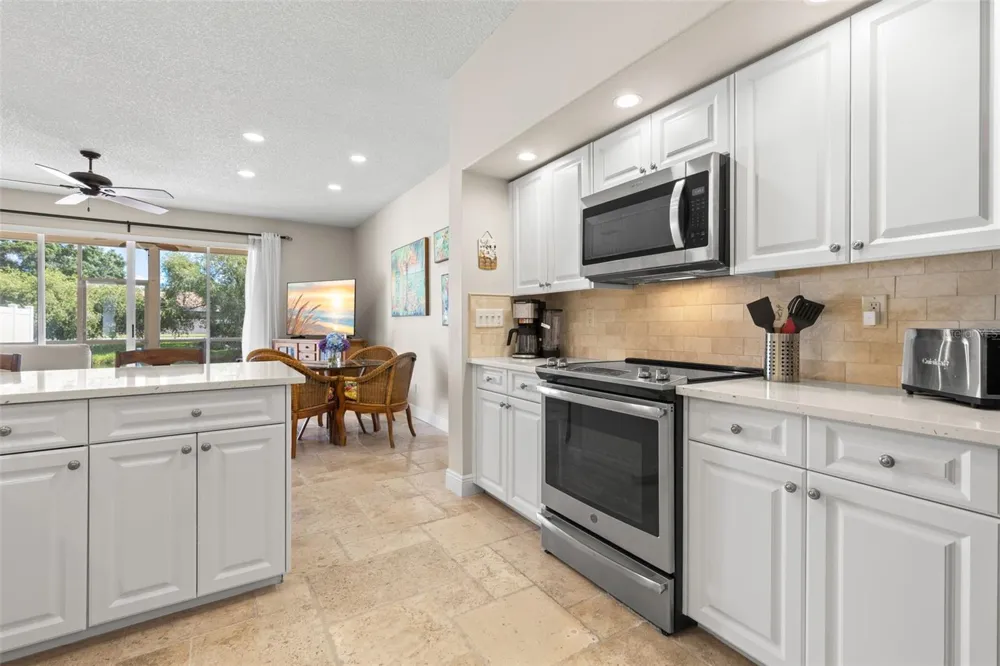 216 HEMINGWAY DRIVE Oldsmar, FL 34677