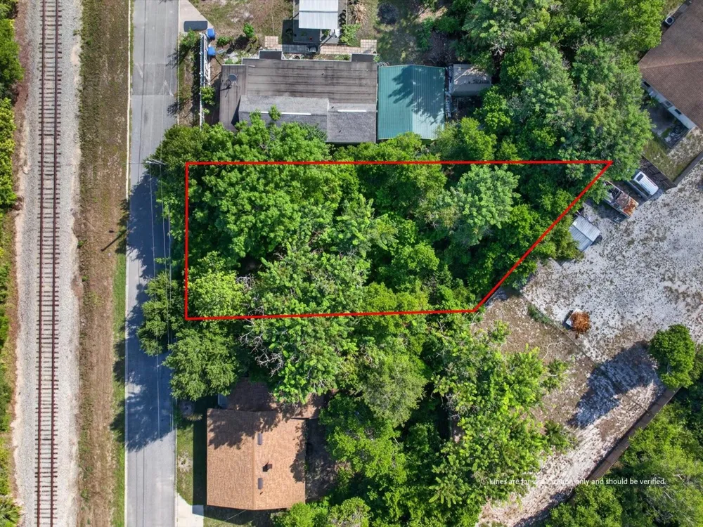 HIBISCUS COURT Tavares, FL 32778