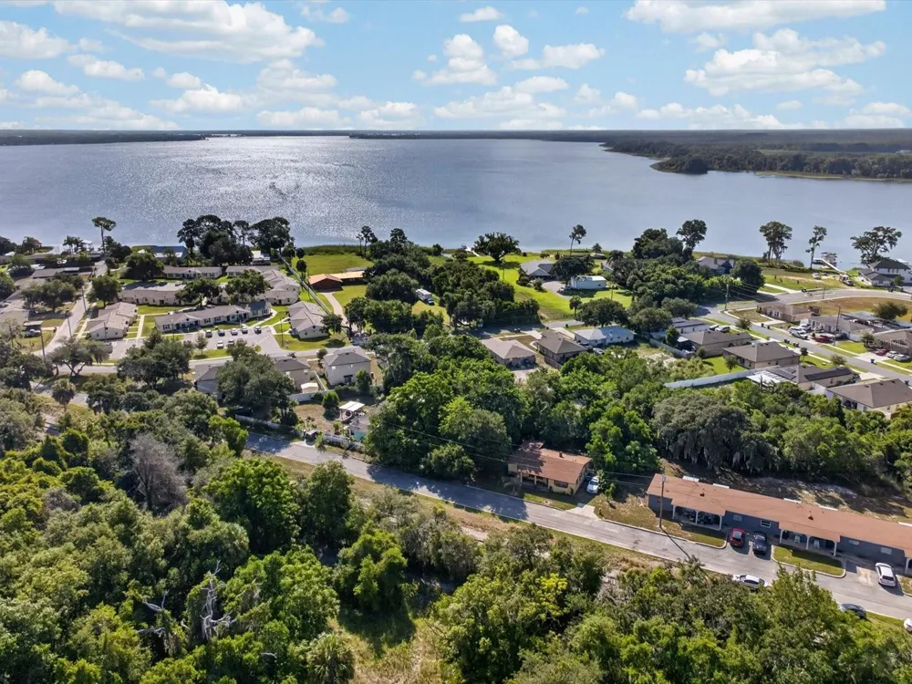 HIBISCUS COURT Tavares, FL 32778