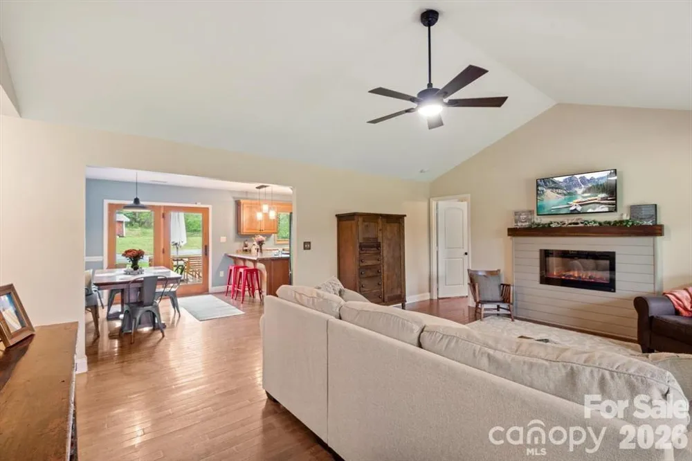 1091 Bill Collins Road Columbus, NC 28722