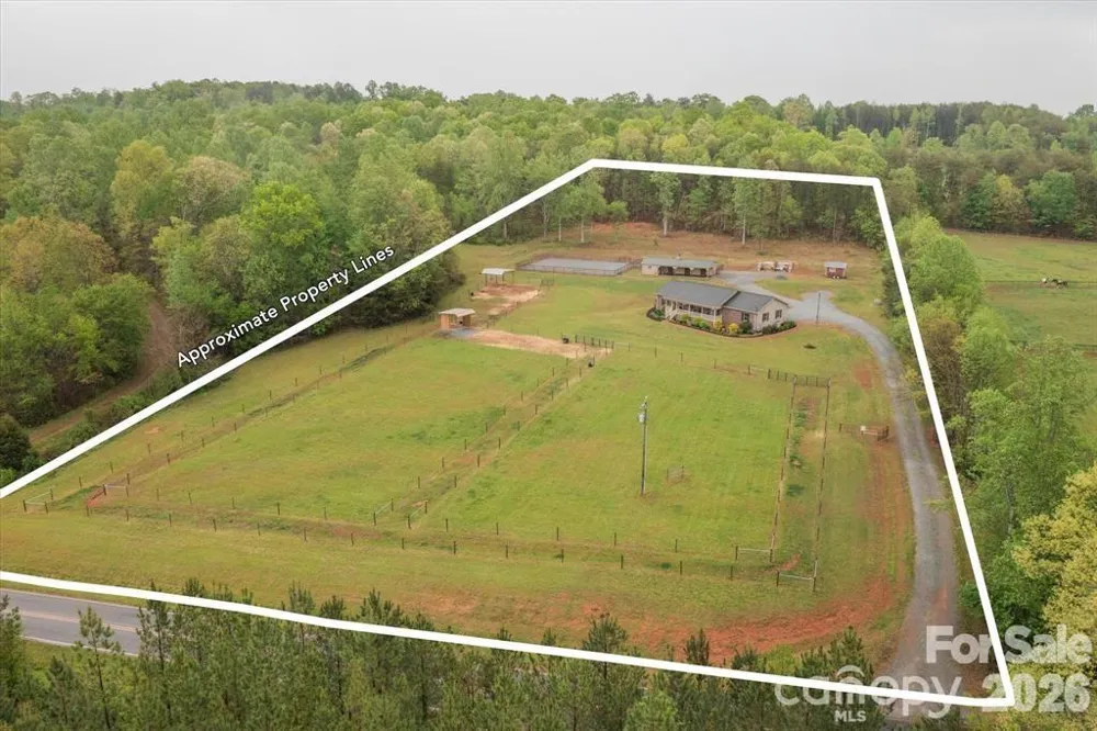 1091 Bill Collins Road Columbus, NC 28722
