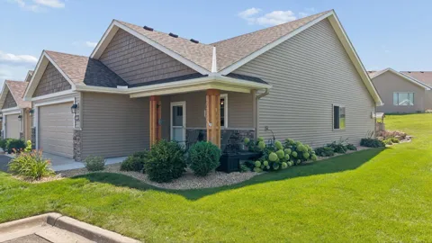 6049 Iris Lane