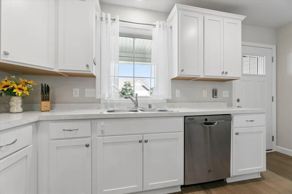 6049 Iris Lane Rockford, MN 55373