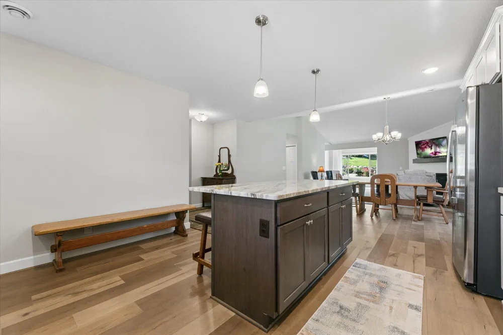 6049 Iris Lane Rockford, MN 55373