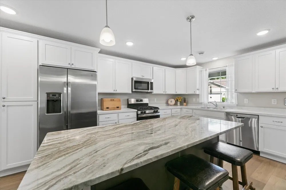 6049 Iris Lane Rockford, MN 55373