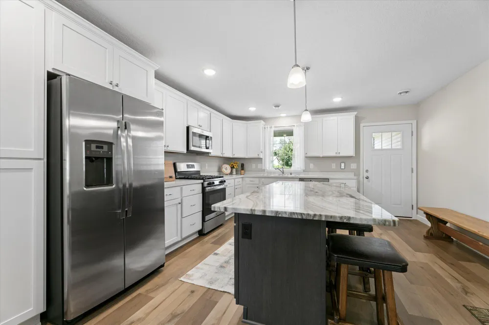 6049 Iris Lane Rockford, MN 55373