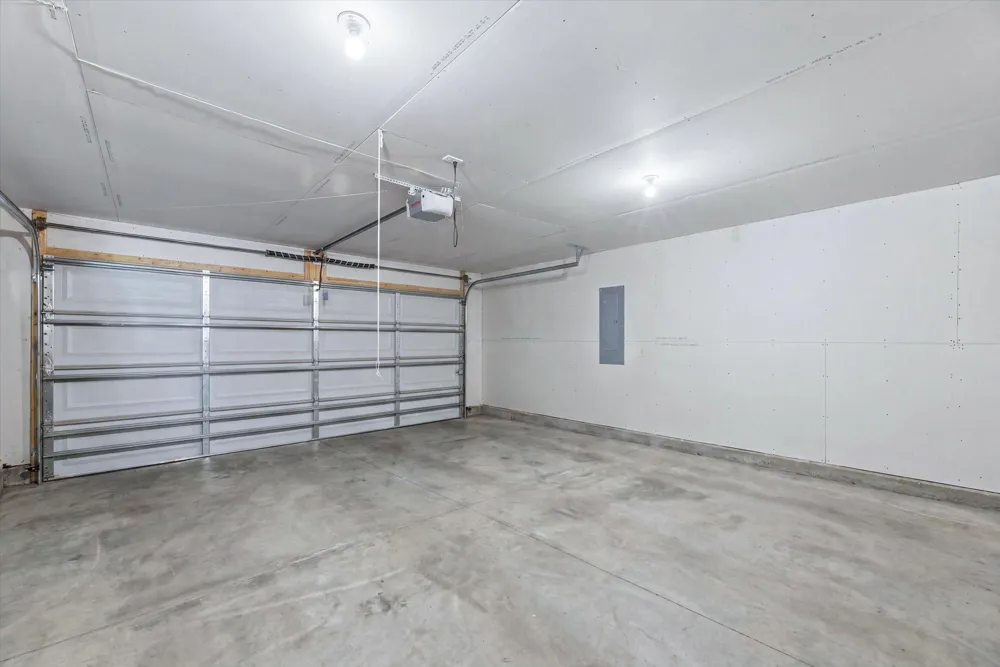 6049 Iris Lane Rockford, MN 55373