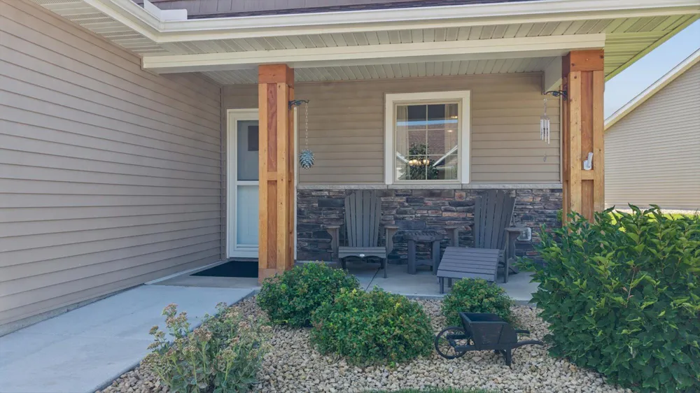 6049 Iris Lane Rockford, MN 55373