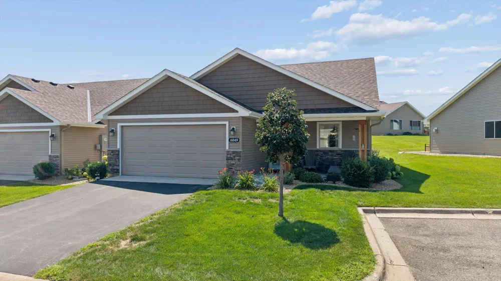 6049 Iris Lane Rockford, MN 55373