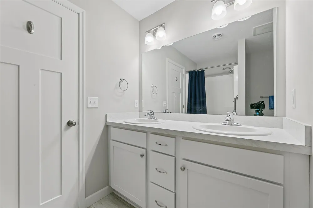 6049 Iris Lane Rockford, MN 55373